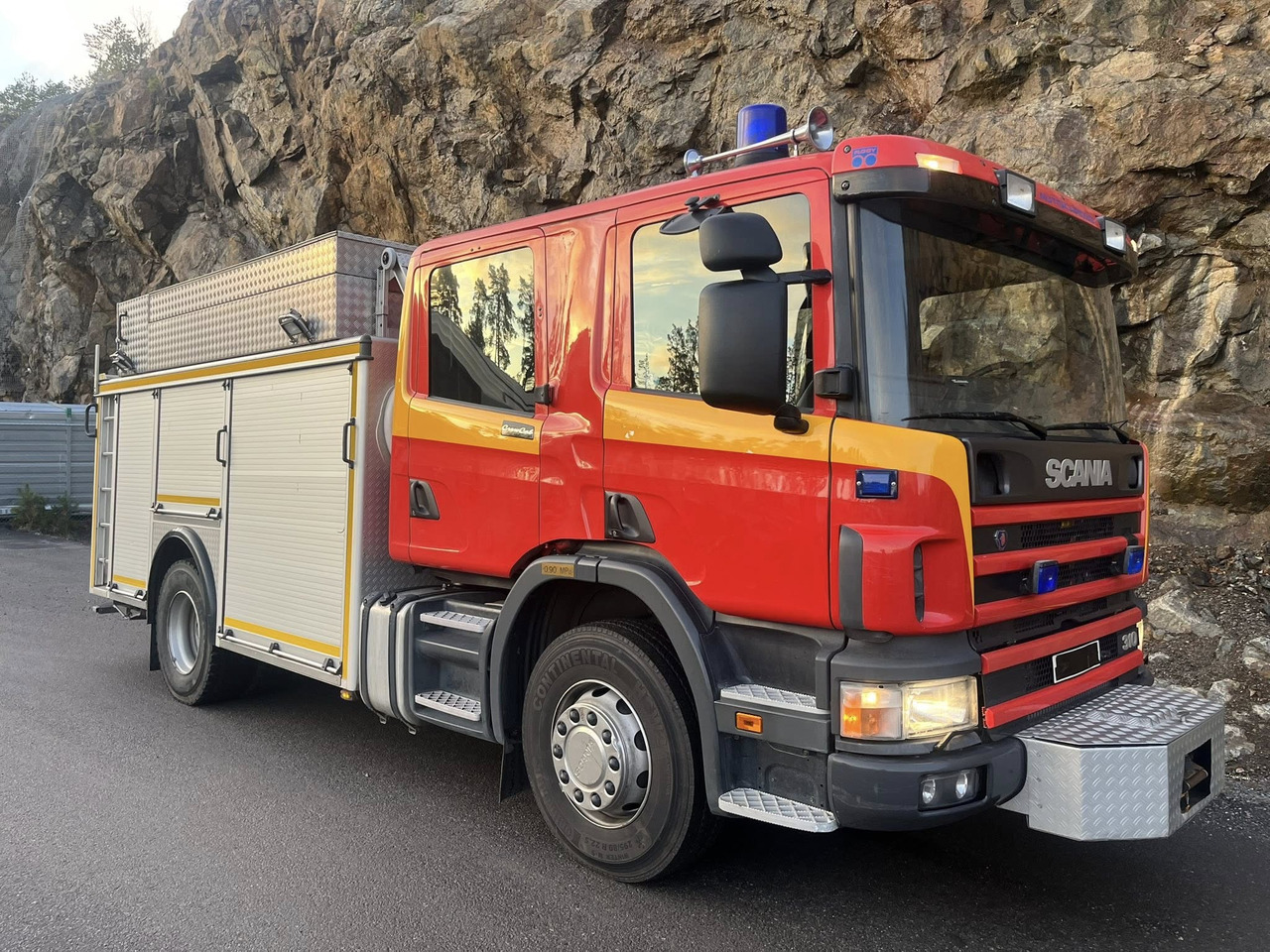 SCANIA P94GB 4x2 NZ310 - Fire engine - Vatrogasni kamion: slika 1 SCANIA P94GB 4x2 NZ310 - Fire engine - Vatrogasni kamion: slika 1