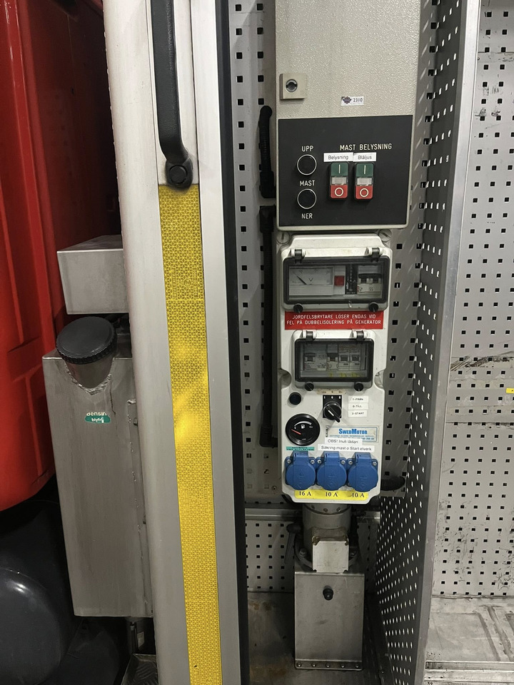 SCANIA P94GB 4x2 NZ310 - Fire engine - Vatrogasni kamion: slika 5 SCANIA P94GB 4x2 NZ310 - Fire engine - Vatrogasni kamion: slika 5