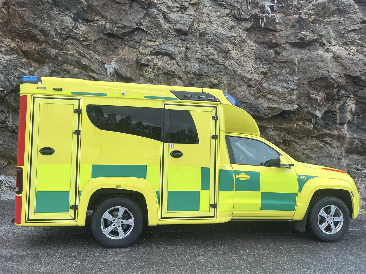 VOLKSWAGEN Amarok 4motion - AMBULANCE / ambulanse / ambulanssi - Vozilo hitne pomoći: slika 4 VOLKSWAGEN Amarok 4motion - AMBULANCE / ambulanse / ambulanssi - Vozilo hitne pomoći: slika 4