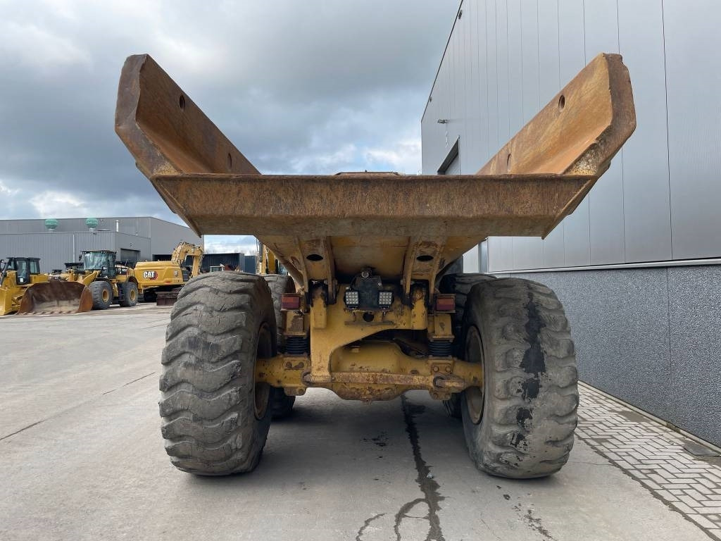 CAT 725 (CE certified - good working condition) - Zglobni kiper: slika 4 CAT 725 (CE certified - good working condition) - Zglobni kiper: slika 4