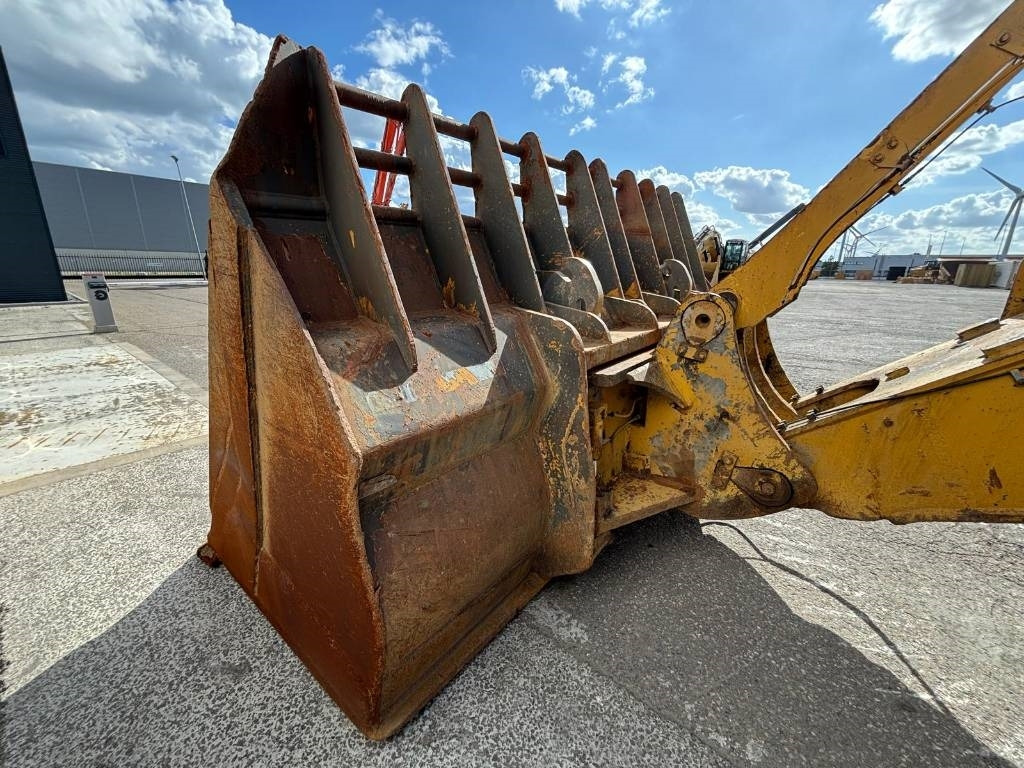 Utovarivač točkaš CAT 988 H: slika 16
