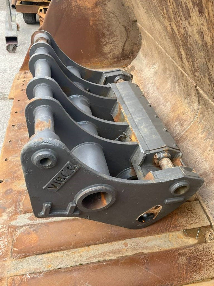 Volvo L250H L260H coupler + GP bucket - Kašika za Građevinska mašina: slika 1 Volvo L250H L260H coupler + GP bucket - Kašika za Građevinska mašina: slika 1
