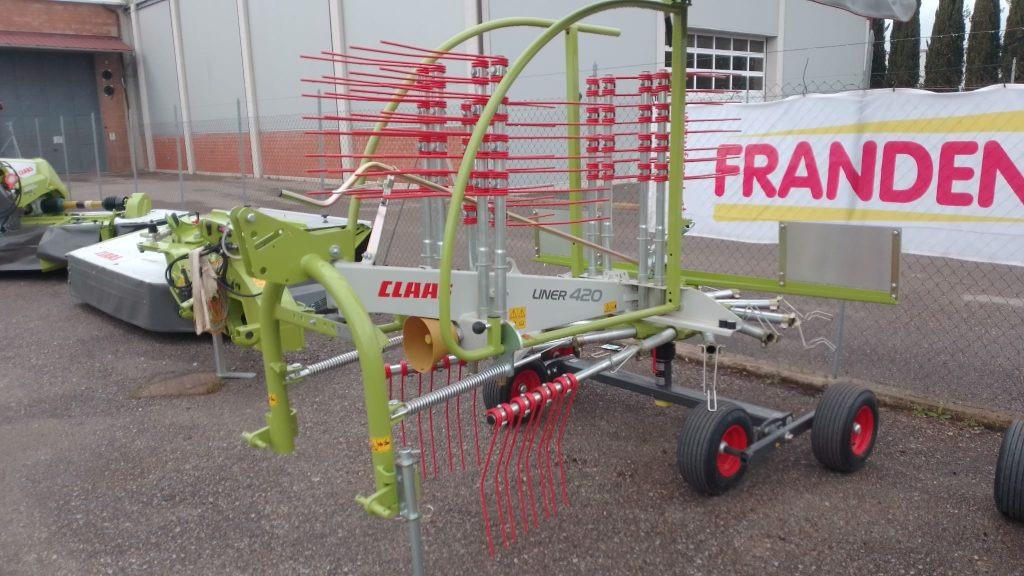 Claas Liner 420 - Prevrtač/ Grabuljač: slika 4 Claas Liner 420 - Prevrtač/ Grabuljač: slika 4
