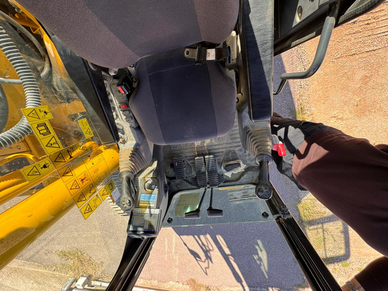 KOMATSU PC210 NLC-11 - Bager: slika 5 KOMATSU PC210 NLC-11 - Bager: slika 5