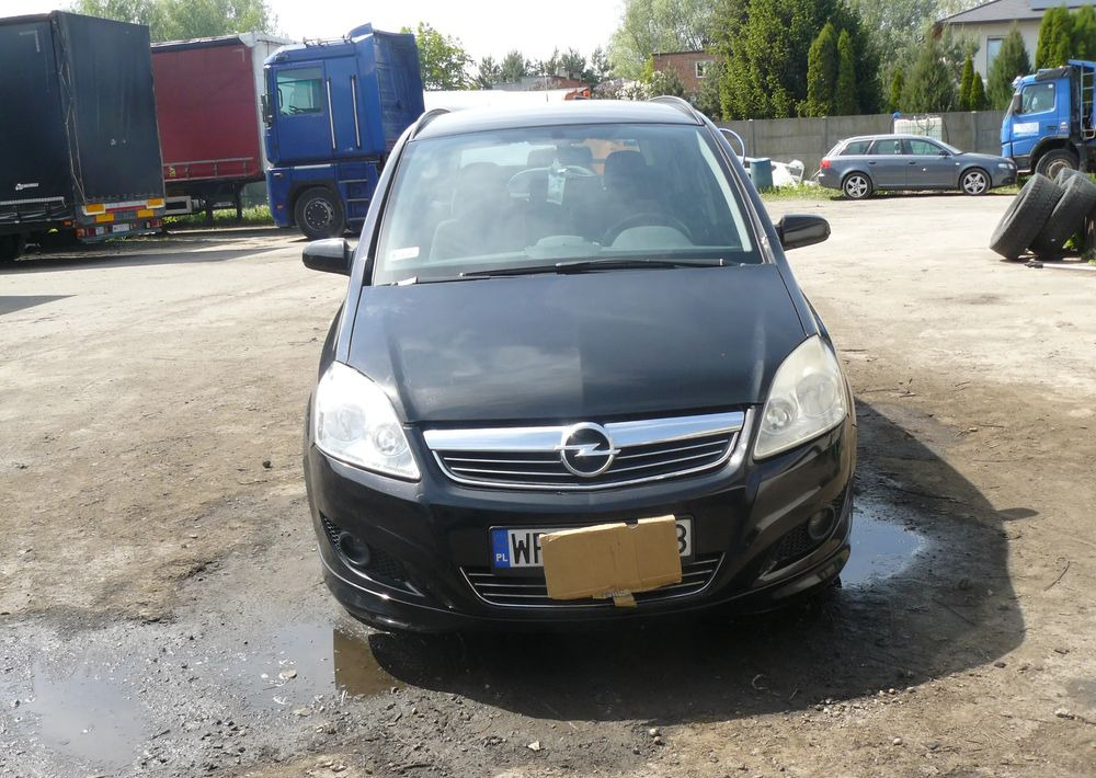 Opel Zafira 1.9 CDTI Cosmo - SUVSUV: slika 1 Opel Zafira 1.9 CDTI Cosmo - SUVSUV: slika 1