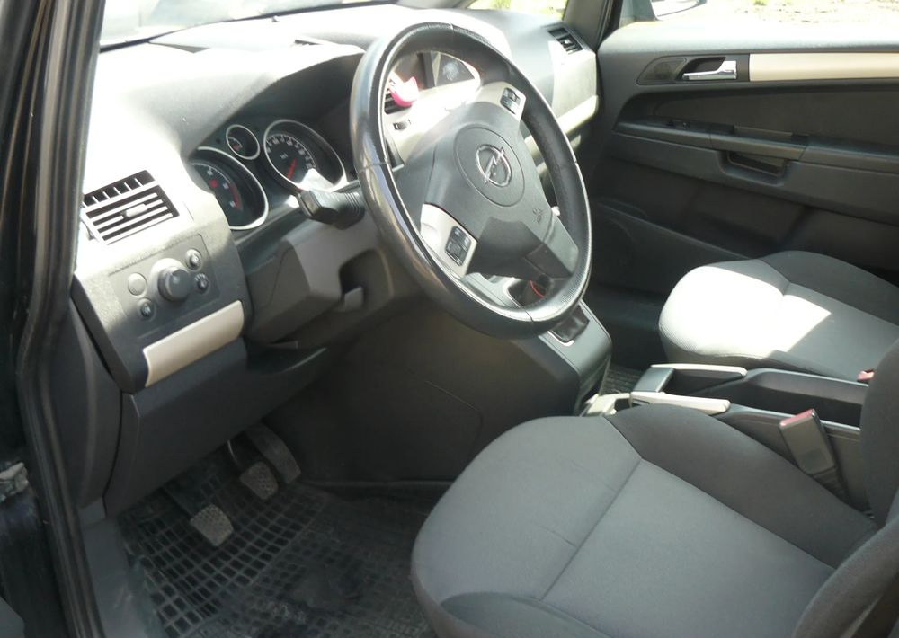 Opel Zafira 1.9 CDTI Cosmo - SUVSUV: slika 5 Opel Zafira 1.9 CDTI Cosmo - SUVSUV: slika 5