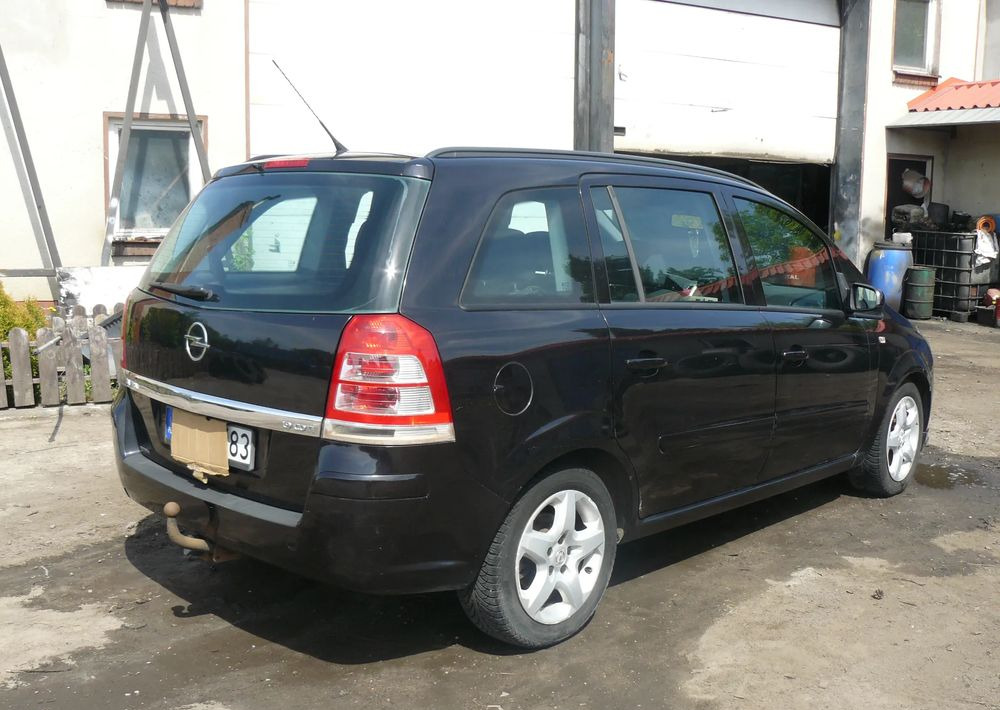 Opel Zafira 1.9 CDTI Cosmo - SUVSUV: slika 4 Opel Zafira 1.9 CDTI Cosmo - SUVSUV: slika 4