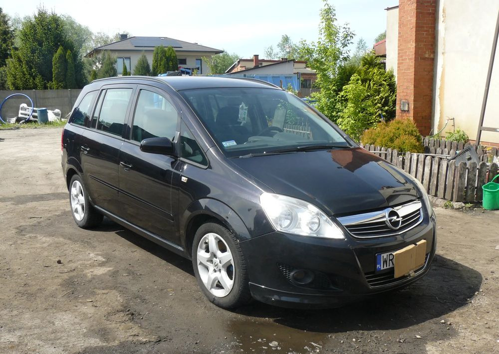 Opel Zafira 1.9 CDTI Cosmo - SUVSUV: slika 2 Opel Zafira 1.9 CDTI Cosmo - SUVSUV: slika 2