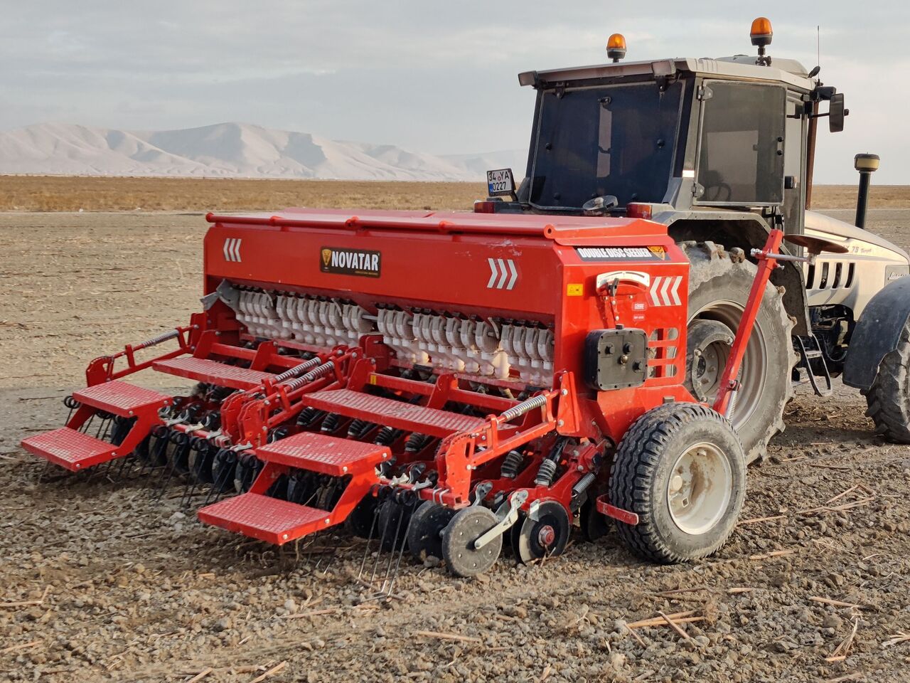 Novatar Seed Drill Machine - DARCY SERIES - Kombinovana mašina za setvu: slika 5 Novatar Seed Drill Machine - DARCY SERIES - Kombinovana mašina za setvu: slika 5