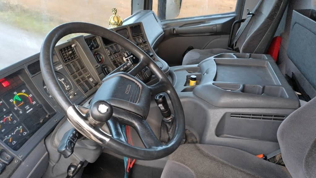 Kamion sa zatvorenim sandukom Scania P94 kokosivuaukeva kori+pl-nostin: slika 10