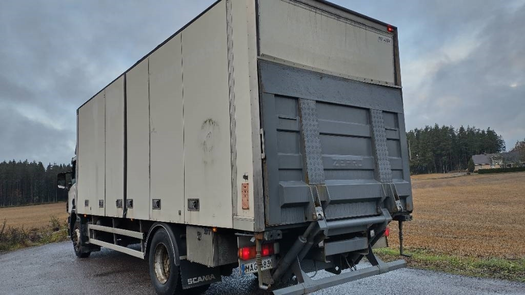 Kamion sa zatvorenim sandukom Scania P94 kokosivuaukeva kori+pl-nostin: slika 7