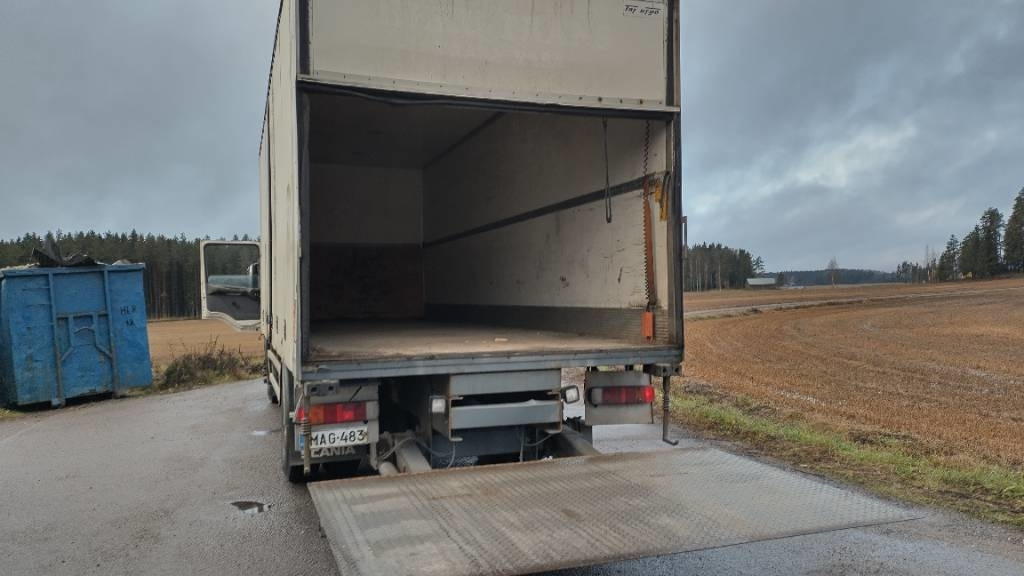 Kamion sa zatvorenim sandukom Scania P94 kokosivuaukeva kori+pl-nostin: slika 8