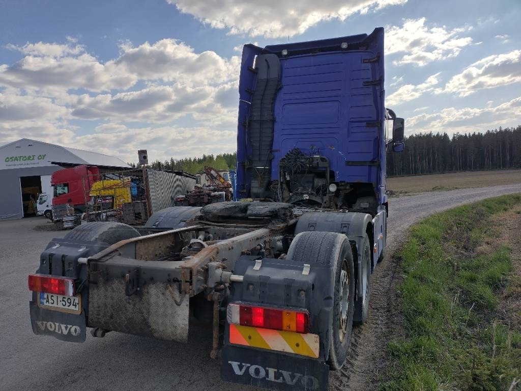 Volvo FH12 6x2 takateli veturi, leima 05/25 - Tegljač: slika 3 Volvo FH12 6x2 takateli veturi, leima 05/25 - Tegljač: slika 3