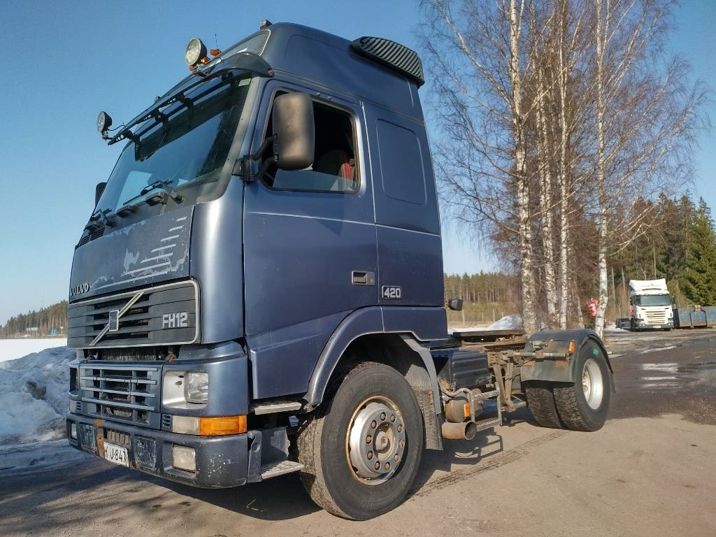 Volvo FH12 kanttilamppu veturi - Tegljač: slika 1 Volvo FH12 kanttilamppu veturi - Tegljač: slika 1