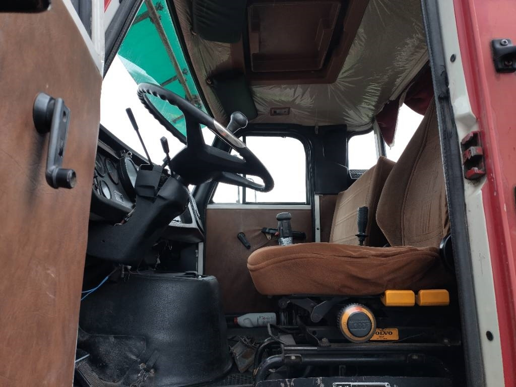 Volvo N7 Tico nosturi ja vl-laite,280tkm!! - Kamion za utovaranje kontejnera: slika 3 Volvo N7 Tico nosturi ja vl-laite,280tkm!! - Kamion za utovaranje kontejnera: slika 3
