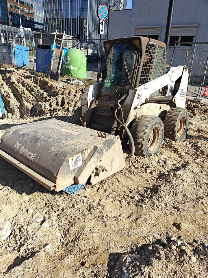 BOBCAT S220 - Mini utovarivač: slika 2 BOBCAT S220 - Mini utovarivač: slika 2