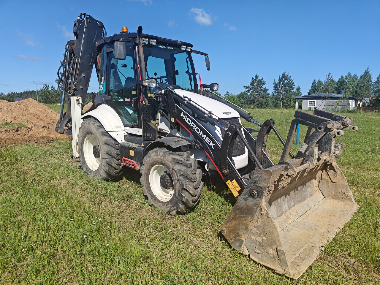 HIDROMEK HMK 102 B - Bager utovarivač: slika 1 HIDROMEK HMK 102 B - Bager utovarivač: slika 1