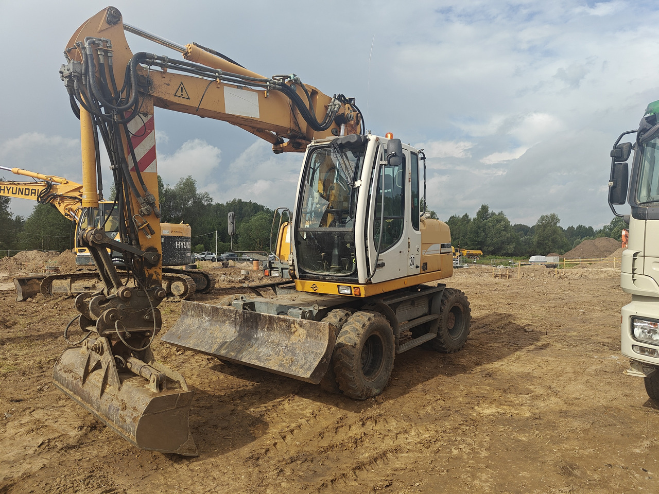 LIEBHERR A312 - Bager točkaš: slika 2 LIEBHERR A312 - Bager točkaš: slika 2