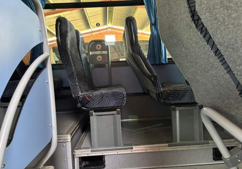 Iveco CROSSWAY/ SPROWADZONY / 180 000 KM / MANUAL - Prigradski autobus: slika 2 Iveco CROSSWAY/ SPROWADZONY / 180 000 KM / MANUAL - Prigradski autobus: slika 2
