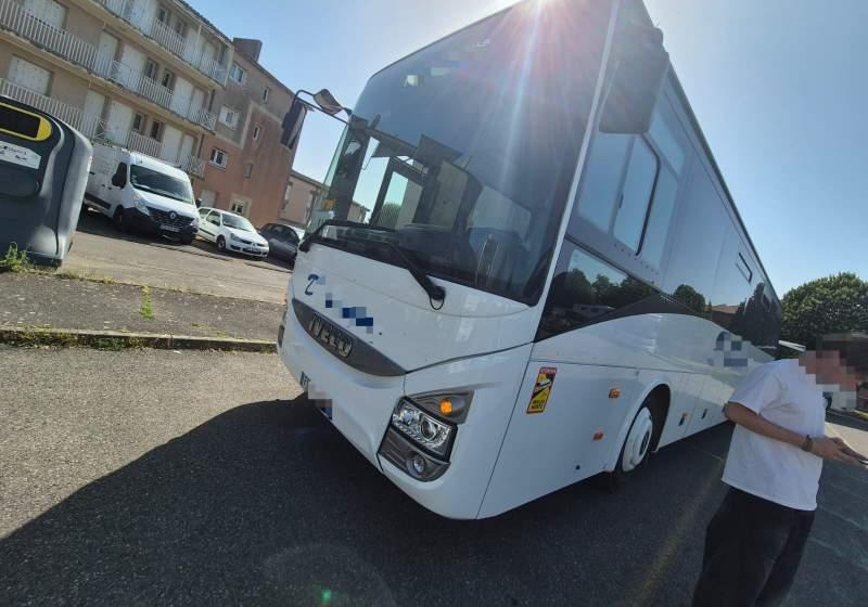 Iveco CROSSWAY/ SPROWADZONY / KLIMA / 64 MIEJSCA - Prigradski autobus: slika 1 Iveco CROSSWAY/ SPROWADZONY / KLIMA / 64 MIEJSCA - Prigradski autobus: slika 1