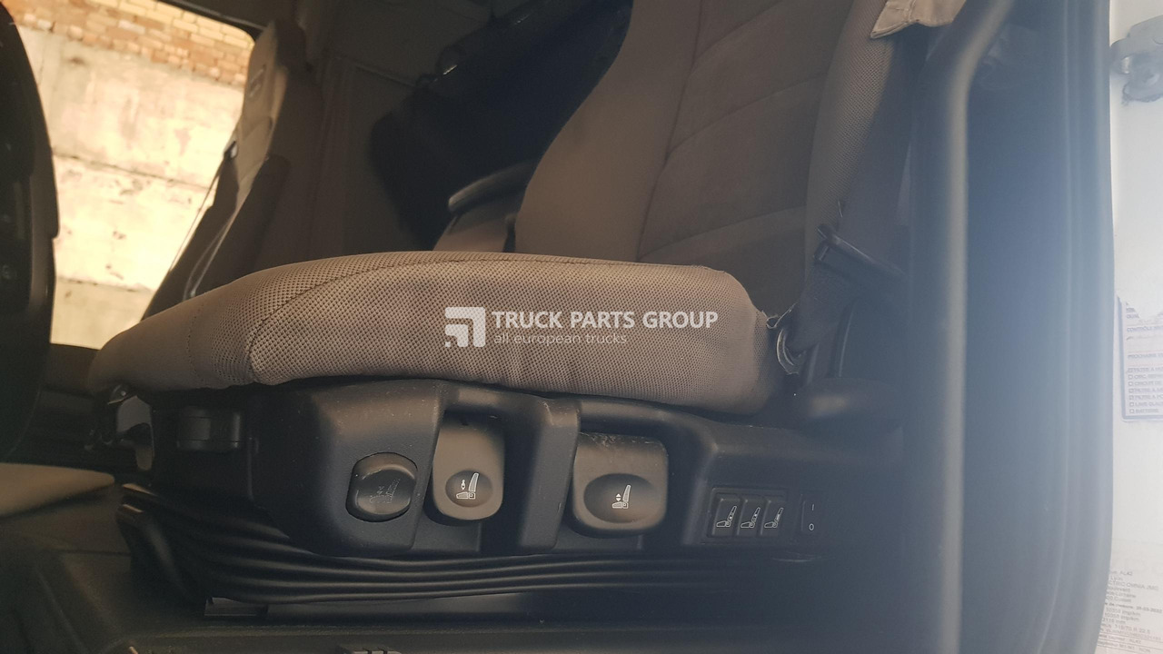 IVECO IVECO STRALIS EURO6 emission HY-WAY seats driver + passenger 13138430698, 504045441, 500389633, 500389418, 504196960 - Sedište za Kamion: slika 2 IVECO IVECO STRALIS EURO6 emission HY-WAY seats driver + passenger 13138430698, 504045441, 500389633, 500389418, 504196960 - Sedište za Kamion: slika 2