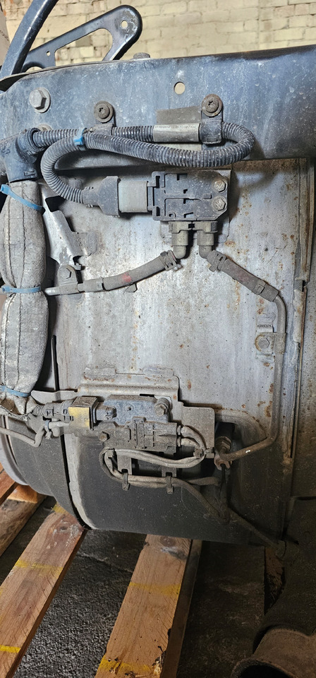 DAF DAF 106XF, CF EURO6 emission catalyst, catalysator, silencer, exhaust system, 1903901, 2232836, 2232836RN, 2398002, 2335669, 2327462, 1933421, 1947131, 1924181, 1994846, 2044453, 2134913, 1959692, 194 - Rezervni deo: slika 4 DAF DAF 106XF, CF EURO6 emission catalyst, catalysator, silencer, exhaust system, 1903901, 2232836, 2232836RN, 2398002, 2335669, 2327462, 1933421, 1947131, 1924181, 1994846, 2044453, 2134913, 1959692, 194 - Rezervni deo: slika 4