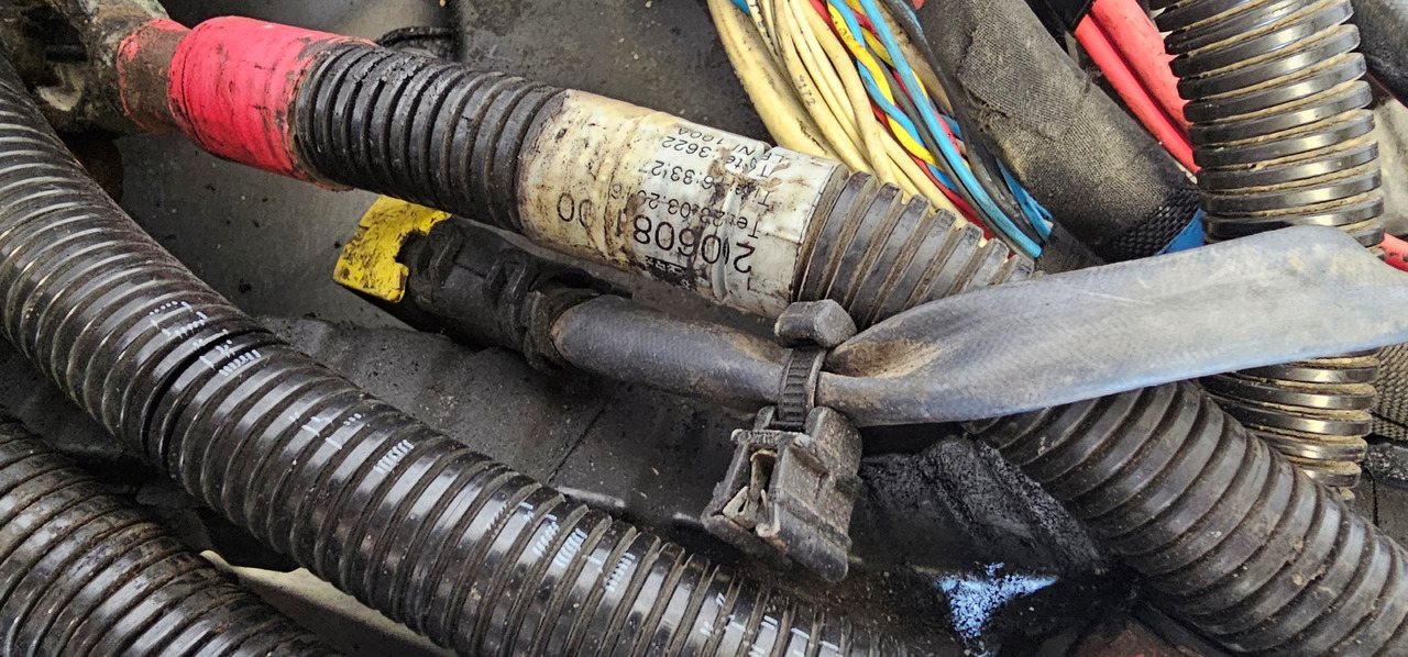 DAF DAF XF, 106XF EURO6 emission MX13 engine cable wiring harness, electric installation cables set 200608100, 2178067, 2006097, 2010004, 1957513, 1999661, 2032829, 1943976, 1952941, 2034713, 1875420, 194 - Rezervni deo: slika 4 DAF DAF XF, 106XF EURO6 emission MX13 engine cable wiring harness, electric installation cables set 200608100, 2178067, 2006097, 2010004, 1957513, 1999661, 2032829, 1943976, 1952941, 2034713, 1875420, 194 - Rezervni deo: slika 4