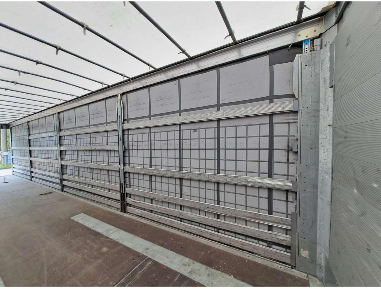 2020 Schmitz Cargobull SCS24/L Varios - Poluprikolica sa ceradom: slika 4 2020 Schmitz Cargobull SCS24/L Varios - Poluprikolica sa ceradom: slika 4