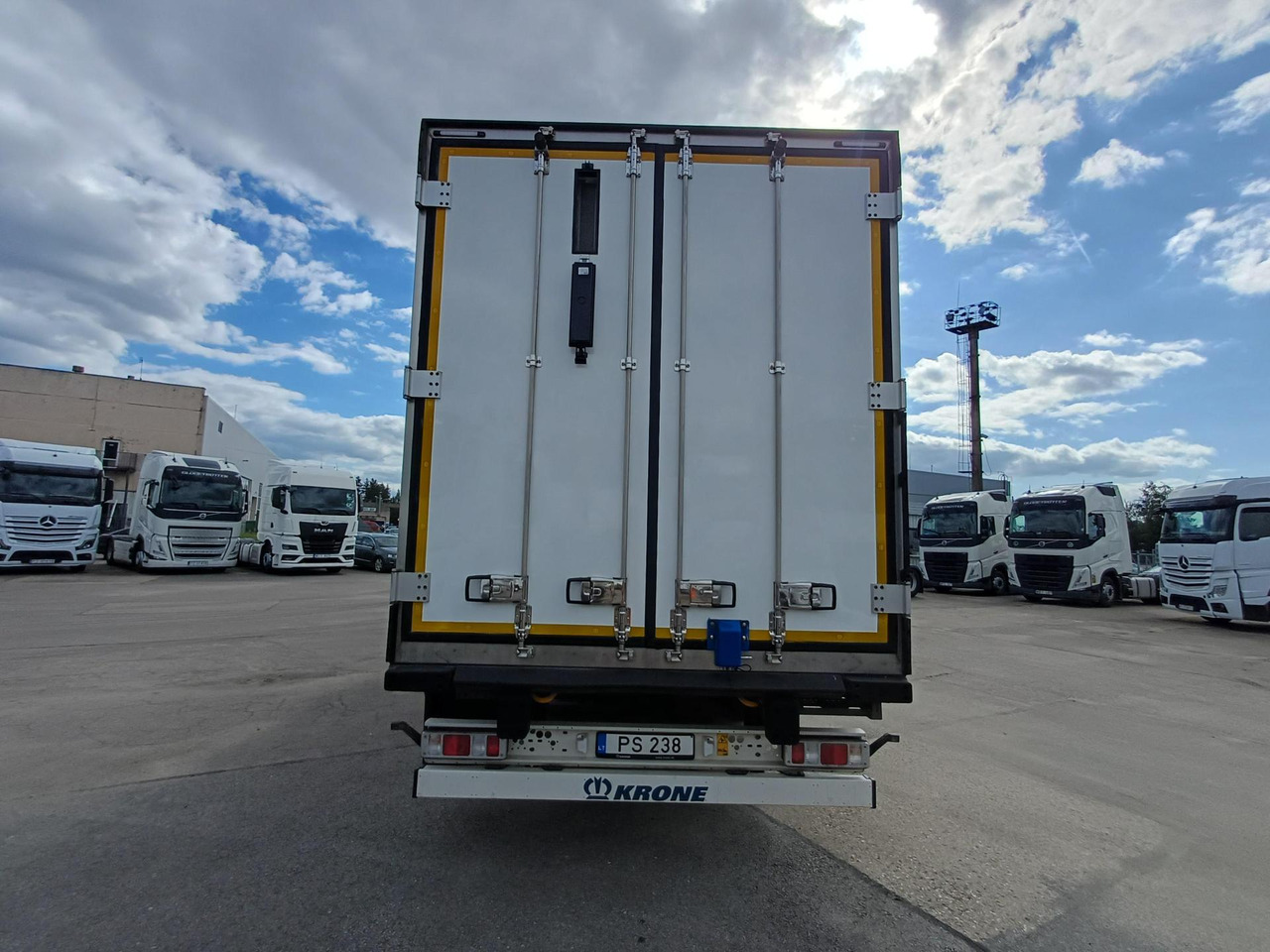 2022 Krone SDR Cool Liner FP 60 ThermoKing SLXi 300 - Poluprikolica hladnjače: slika 3 2022 Krone SDR Cool Liner FP 60 ThermoKing SLXi 300 - Poluprikolica hladnjače: slika 3