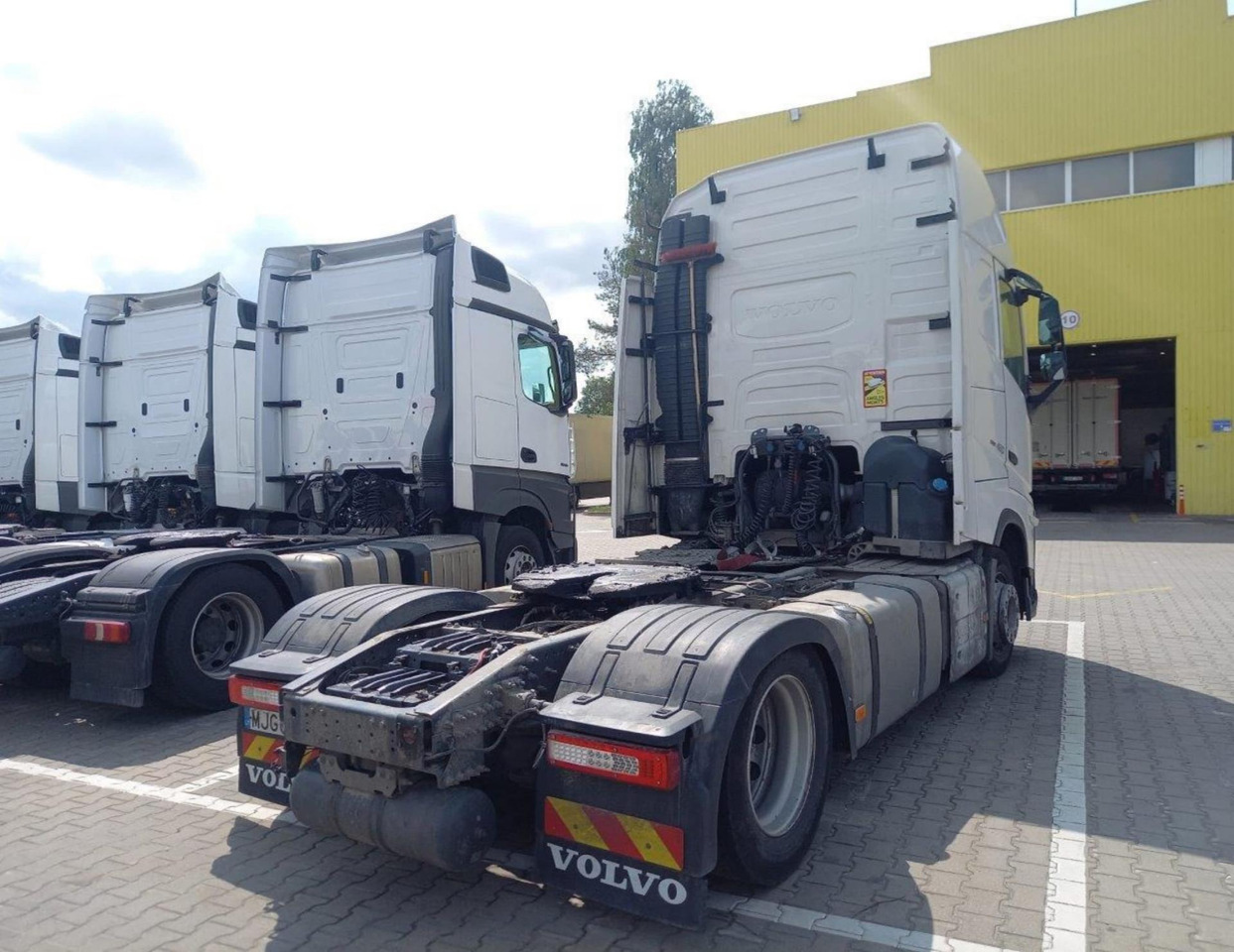 2022 Volvo FH 460 Globetrotter XL Varios i-Save I-ParkCool - Tegljač: slika 2 2022 Volvo FH 460 Globetrotter XL Varios i-Save I-ParkCool - Tegljač: slika 2