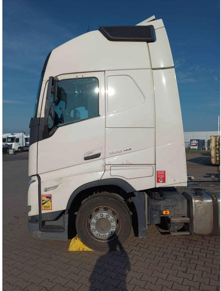 2023 Volvo FH 500 Globetrotter XL Varios - Tegljač: slika 2 2023 Volvo FH 500 Globetrotter XL Varios - Tegljač: slika 2