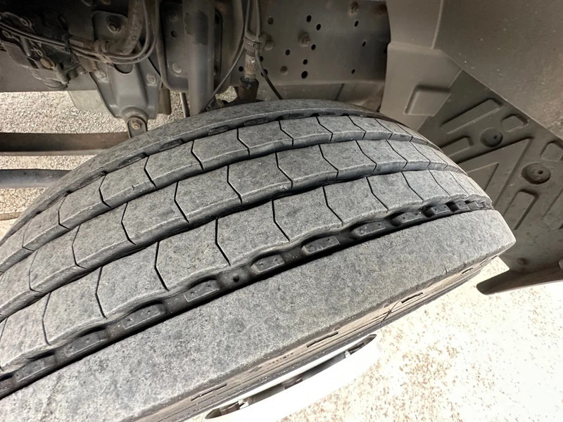 Mercedes-Benz Atego 815 / NL TRUCK / EURO 2 / BOX + LIFT / LOW KM / GOOD CONDITION / 7,5t - Kamion sa zatvorenim sandukom: slika 5 Mercedes-Benz Atego 815 / NL TRUCK / EURO 2 / BOX + LIFT / LOW KM / GOOD CONDITION / 7,5t - Kamion sa zatvorenim sandukom: slika 5