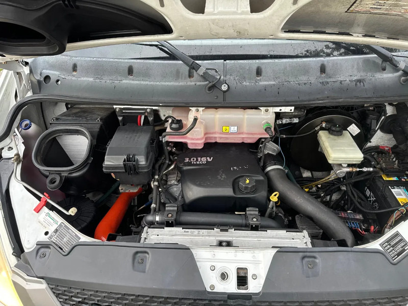 Iveco Daily 35C17 BE TREKKER 12T COMBI MET VELDHUIZEN SDO TRAILER 2008 / EURO 5 / 3 PERS. - Tegljač: slika 4 Iveco Daily 35C17 BE TREKKER 12T COMBI MET VELDHUIZEN SDO TRAILER 2008 / EURO 5 / 3 PERS. - Tegljač: slika 4