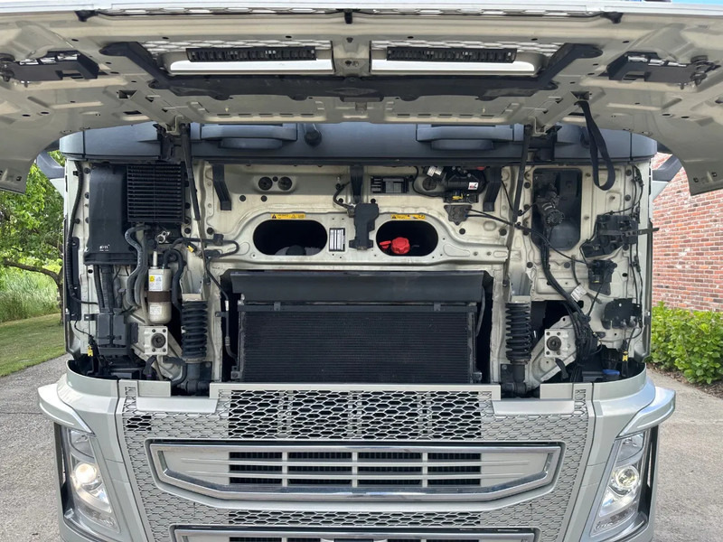 Volvo FH 460 / GLOBETROTTER / EURO 6 / I-Shift / HYDRAULIC / FULL AIR / NEW TACHO - Tegljač: slika 3 Volvo FH 460 / GLOBETROTTER / EURO 6 / I-Shift / HYDRAULIC / FULL AIR / NEW TACHO - Tegljač: slika 3