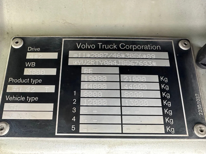 Volvo FH 460 / GLOBETROTTER / EURO 6 / I-Shift / HYDRAULIC / FULL AIR / NEW TACHO - Tegljač: slika 4 Volvo FH 460 / GLOBETROTTER / EURO 6 / I-Shift / HYDRAULIC / FULL AIR / NEW TACHO - Tegljač: slika 4