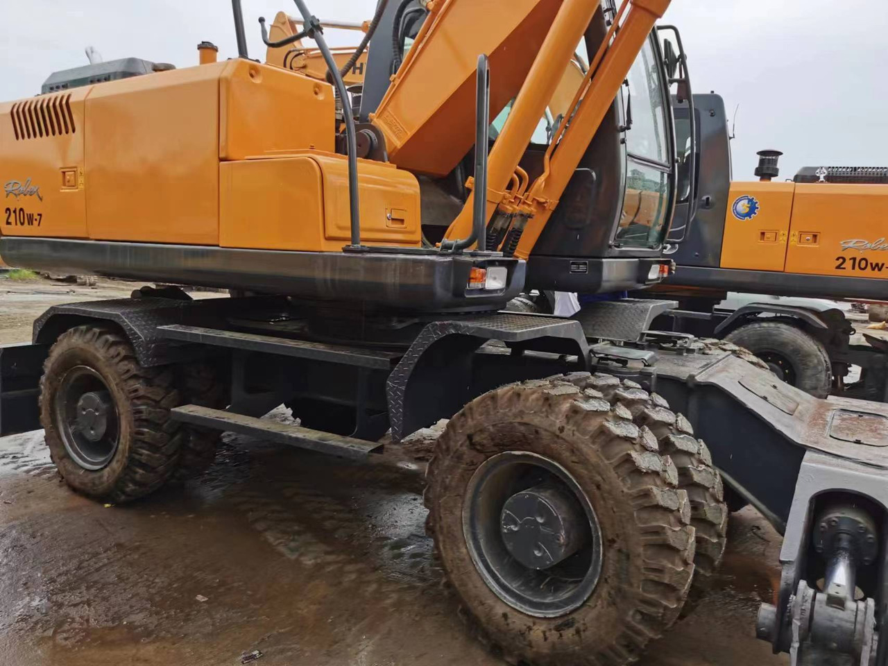 HYUNDAI 210W-7 - Bager točkaš: slika 2 HYUNDAI 210W-7 - Bager točkaš: slika 2