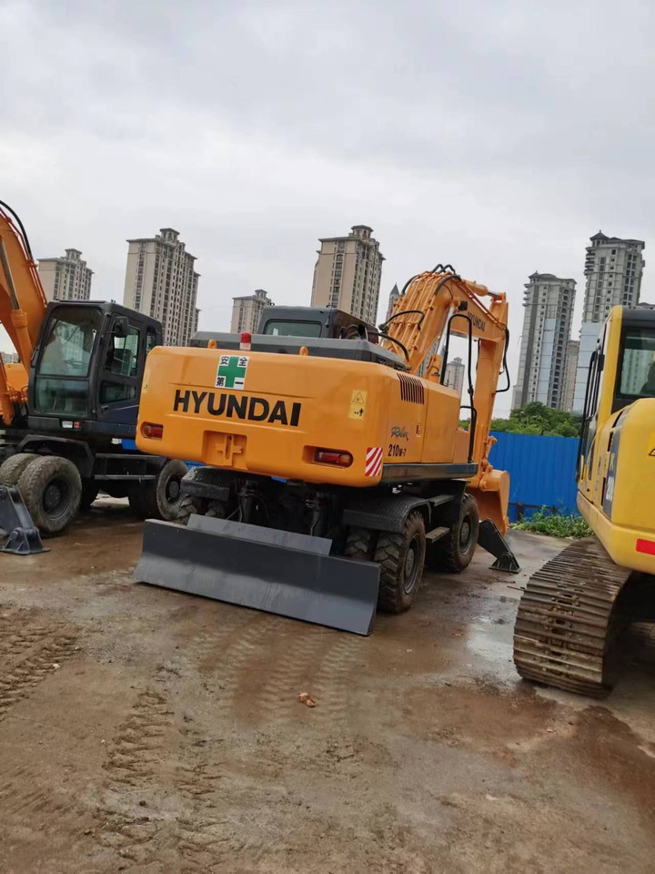 HYUNDAI 210W-7 - Bager točkaš: slika 4 HYUNDAI 210W-7 - Bager točkaš: slika 4