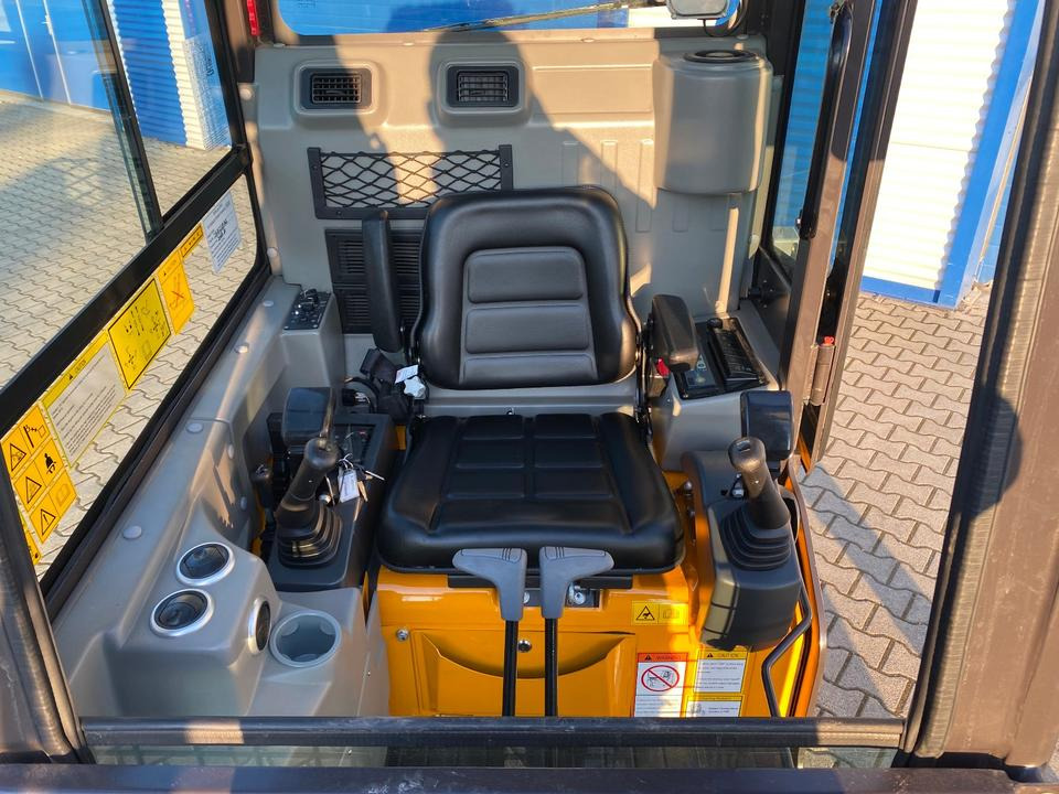 Mini bager, Prikolica Minibagger BK2000NKSR + Tieflader + Zubehör *INKL.19% MWST*BERGER KRAUS*KUBOTA* KLIMA*SCHWENKARM*VERSTELLFAHRWERK*: slika 10