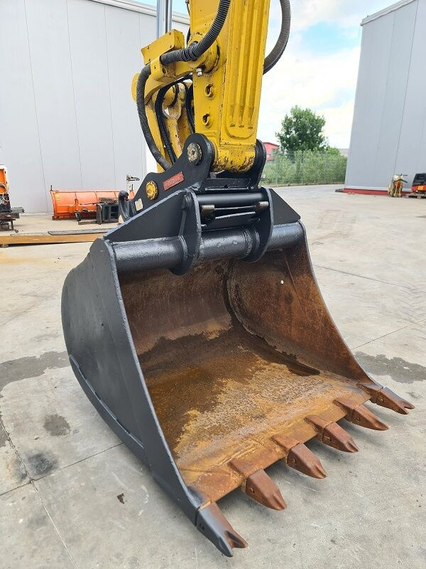 Bager guseničar Komatsu PC240NLC-11: slika 16