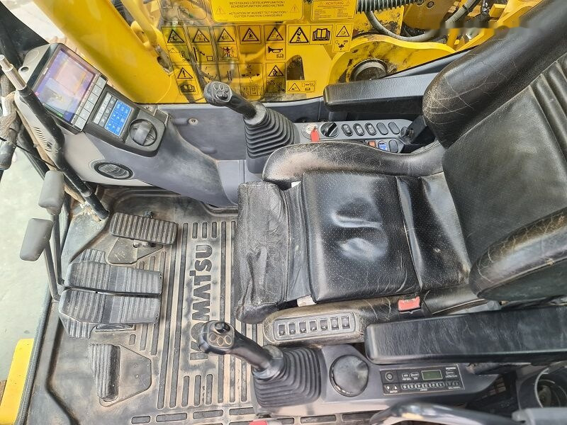 Bager guseničar Komatsu PC240NLC-11: slika 10