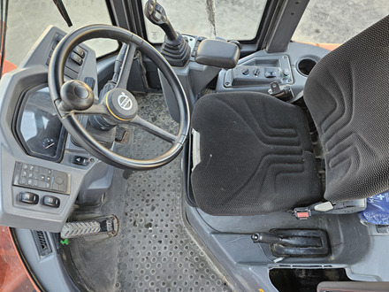 Utovarivač točkaš VOLVO L30G: slika 8