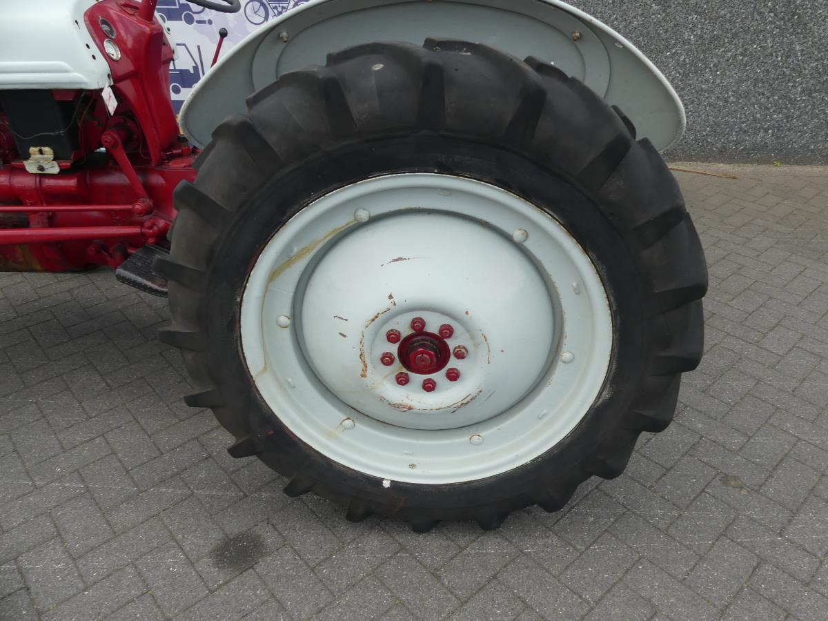 Traktor Ford 8N, Dearborn: slika 16