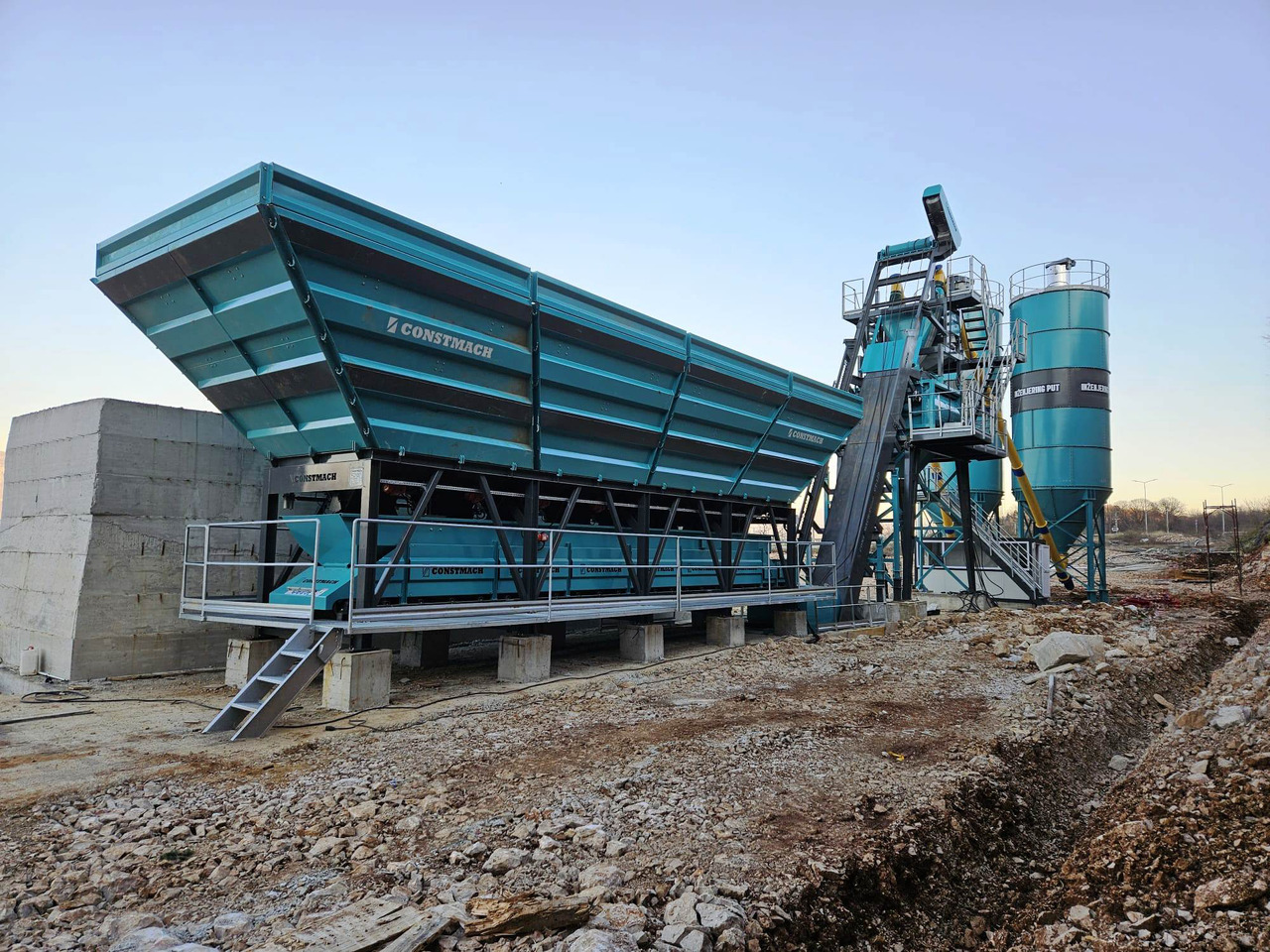 Constmach 120 m³/h Compact Concrete Batching Plant - Fabrika betona: slika 1 Constmach 120 m³/h Compact Concrete Batching Plant - Fabrika betona: slika 1