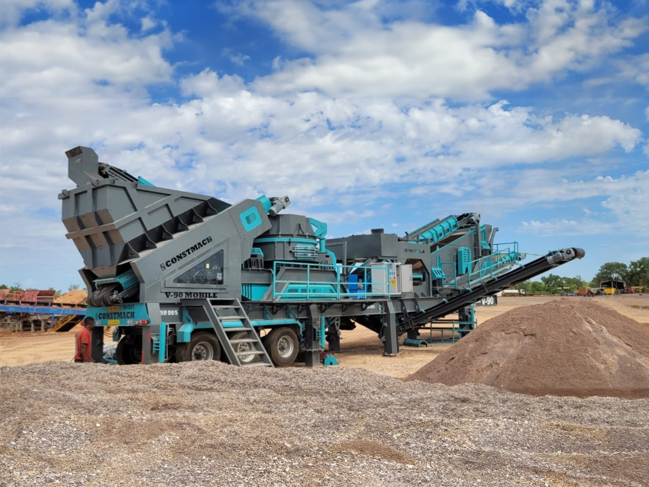 Constmach 250 T/H Capacity Mobile Vertical Shaft Impact Crusher - Mobilna drobilica: slika 1 Constmach 250 T/H Capacity Mobile Vertical Shaft Impact Crusher - Mobilna drobilica: slika 1