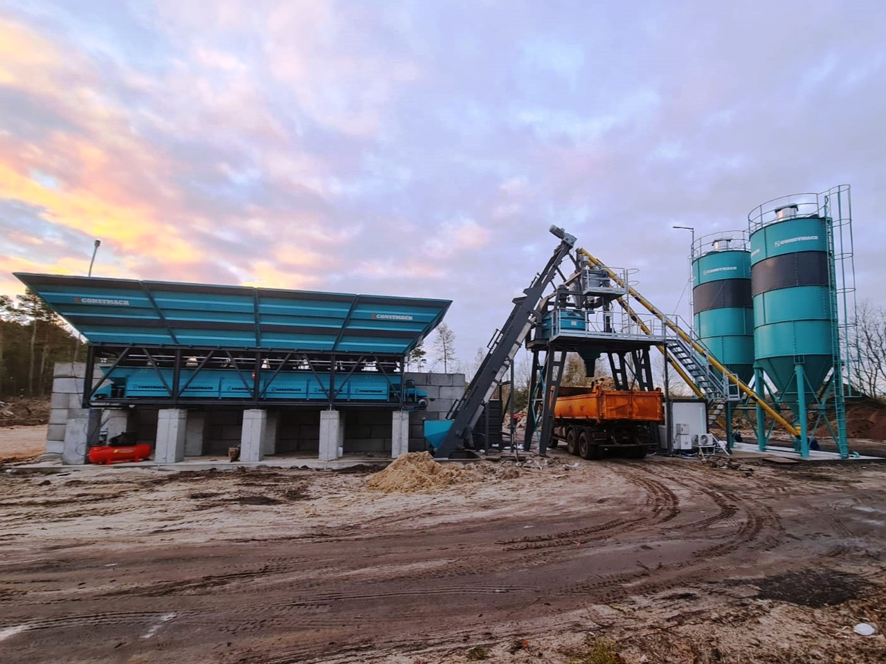 Constmach 60 m³/h Compact Concrete Batching Plant - Fabrika betona: slika 1 Constmach 60 m³/h Compact Concrete Batching Plant - Fabrika betona: slika 1