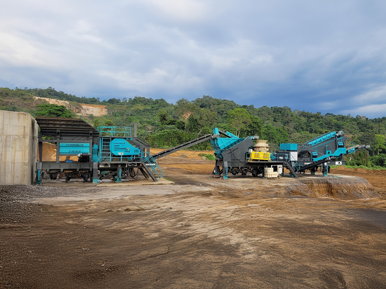 Constmach Installation Mobile De Concassage À Mâchoires D'une Capacité De 250 À 300 T/h - Mobilna drobilica: slika 2 Constmach Installation Mobile De Concassage À Mâchoires D'une Capacité De 250 À 300 T/h - Mobilna drobilica: slika 2