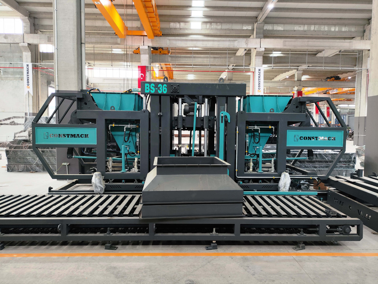 Constmach Machine de Fabrication de Blocs de Béton BS-25 (Machine de Pavage en Béton) - Vibro presa za betonske blokove: slika 1 Constmach Machine de Fabrication de Blocs de Béton BS-25 (Machine de Pavage en Béton) - Vibro presa za betonske blokove: slika 1