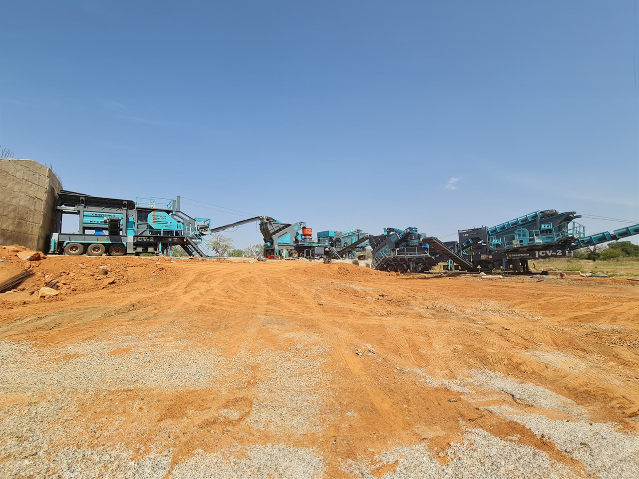 Constmach Mobile Stone Crushing Plant With A Capacity Of 150 T/h Delivered From Stock - Mobilna drobilica: slika 1 Constmach Mobile Stone Crushing Plant With A Capacity Of 150 T/h Delivered From Stock - Mobilna drobilica: slika 1