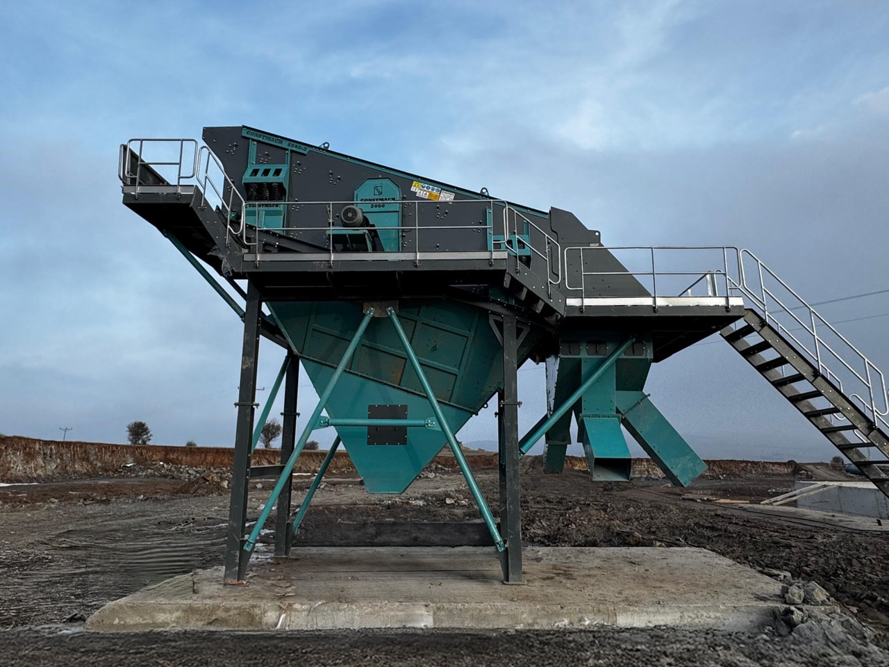Constmach Schwingsieb Anlagen 70-95 t/h 2-3-4 Stufen 1200x4000 mm - Sito: slika 2 Constmach Schwingsieb Anlagen 70-95 t/h 2-3-4 Stufen 1200x4000 mm - Sito: slika 2