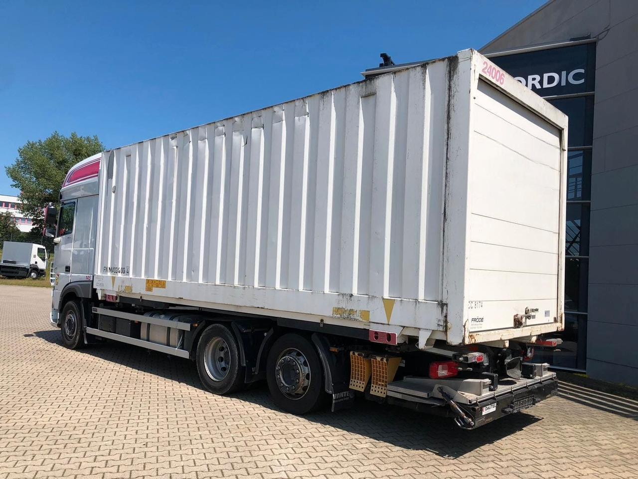 DAF XF450 SSC Lenk/Lift*LBW*AHK*Standkl.*inkl.Koffer - Kamion za prevoz kontejnera/ Kamion sa promenjivim sandukom: slika 4 DAF XF450 SSC Lenk/Lift*LBW*AHK*Standkl.*inkl.Koffer - Kamion za prevoz kontejnera/ Kamion sa promenjivim sandukom: slika 4